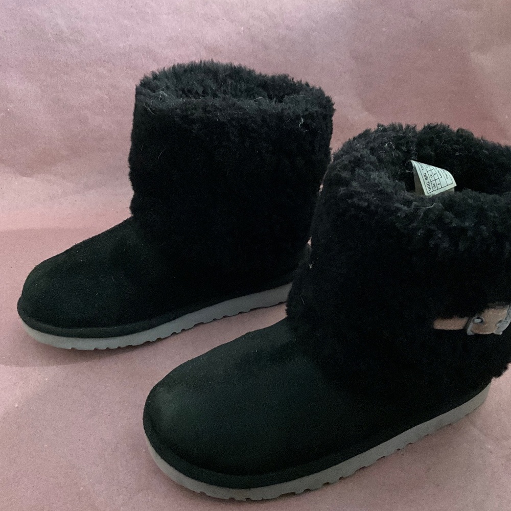 Women Australia UGG Boiley Bow II Boots Size 6M Black/Sheepskin